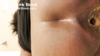 Big ebony ass shitting