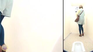 Japanese girls in toilet 8