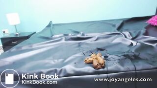 Girl Shitting and Smearing