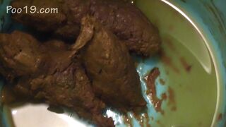 Eating another pretty girl waste food 2.