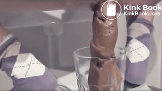 I love women who assume to love defecating in front of a camera