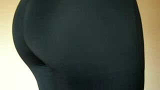 Girl poops her black lycra leggings