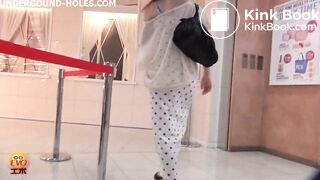 Asian_Gils toilet pooping