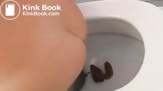 Beautiful girl takes a nice shit