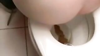 Sexy pooping - video 96