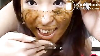 Japonesa comendo merda