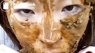 Japonesa comendo merda