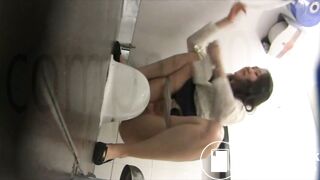 Korean girl pooping - video 16