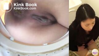 Girls on the toilet pooping