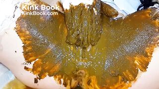 AC Stuffing Her Cunt With Shit