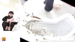 Japanese girls can't hold it longer 03