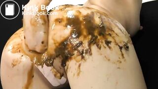 Japanese teen fisting her shitty ass