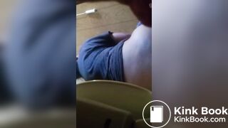 Middle aged Latina takes a noisy shit