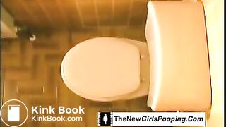 hot ladies pooping