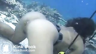 Beauty girl shit under water