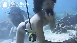 Beauty girl shit under water