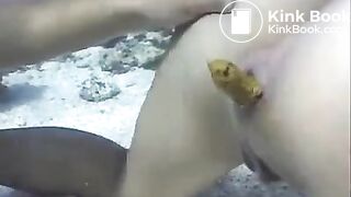 Beauty girl shit under water
