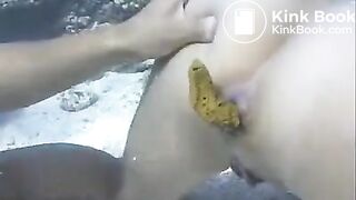 Beauty girl shit under water