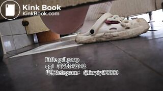 High-quality girls pooping in the toilet 10