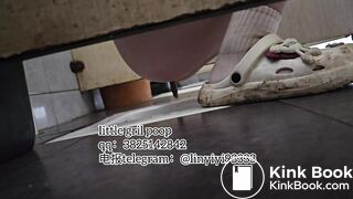 High-quality girls pooping in the toilet 10