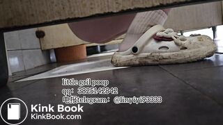 High-quality girls pooping in the toilet 10