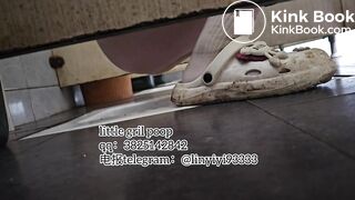 High-quality girls pooping in the toilet 10