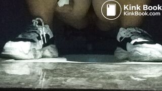 Chinese college students' toilet pooping