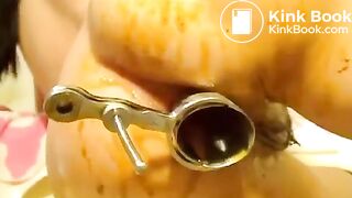 Scat girl playing with herself