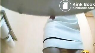 Pantypooping Woman - video 2