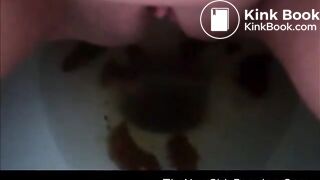 Preggo blonde shitting