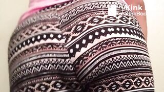 Pooping her leggings