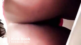 Black girl shiiting self recorded