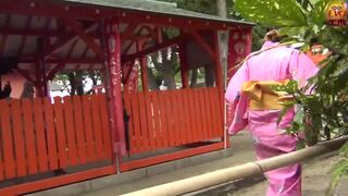 girls dropping a turd outside I