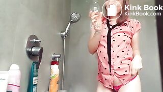 Petite girl shitting in the shower