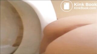 Girls Pooping - video 2