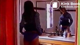 Girls Pooping - video 6