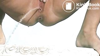 girls shiting - video 2