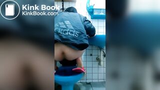 Thai girl make pooping video