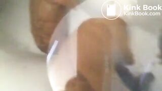 Milf with amazing body shitting