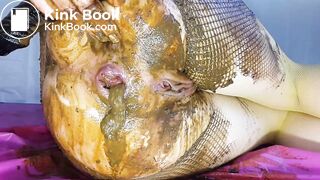 Fishnet pantyhose shitting and toying - video 2