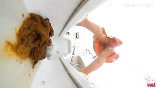 Japanese shitting on toilet. - video 2