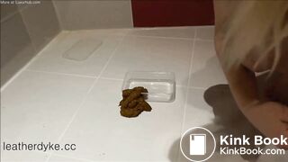 Blonde likes to shit in bathroom, HD