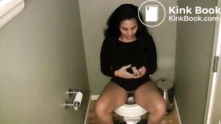 Sexy pooping - video 70
