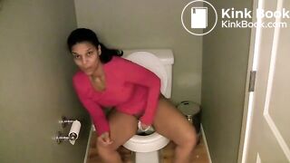 Sexy pooping - video 70