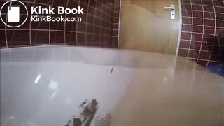 Hot bubble butt babe shitting in bathtub