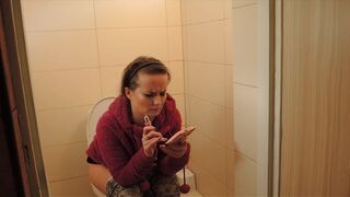 Hot chick pooping - video 11