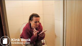 Hot chick pooping - video 11