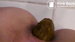 I bet it tastes like chocolate - Cute girl Poops