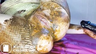 Fishnet pantyhose shitting and toying