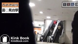 駅名まで晒してるトイレ盗撮物2